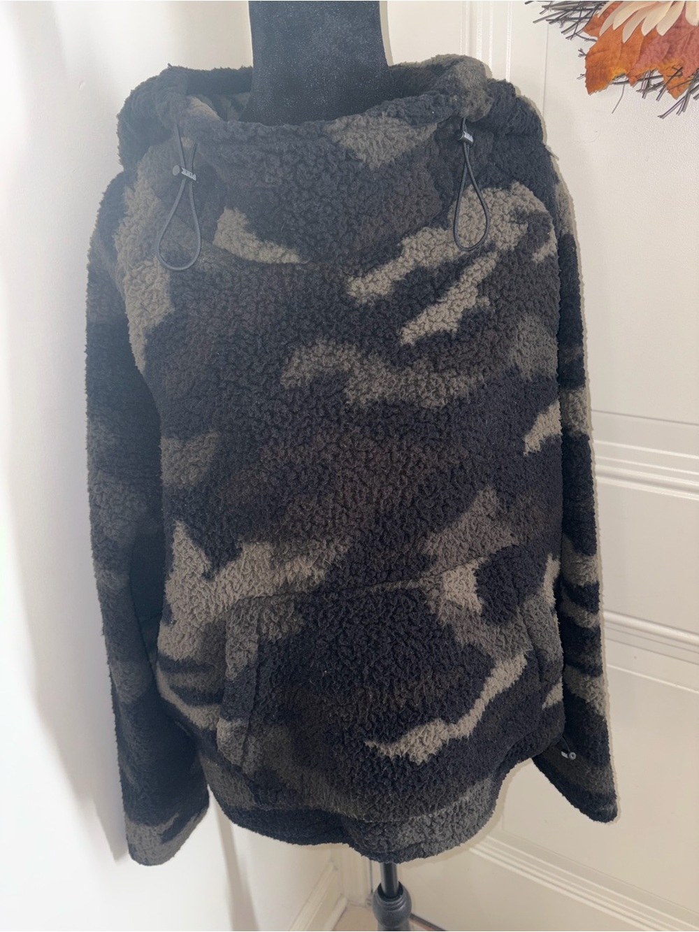 PINK Victoria's Secret Black & Gray Sherpa Crewneck Hoodie